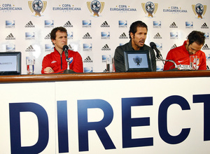 Temporada 12/13. Gira sudamericana. Rueda de prensa presentación del partido Nacional Uruguay Simeone y Juanfran