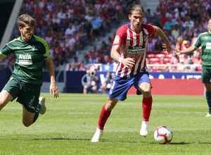 Temporada 2018/2019. Atlético de Madrid vs SD Eibar. Filipe controlando.