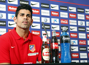 Temporada 2013-2014. Diego Costa atiende a la prensa en la Ciudad Deportiva de Majadahonda 