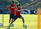 Temporada 13/14. Entrenamiento. Equipo entrenando en Majadahonda. Cristian Rodríguez conduce el balón durante el entrenamiento