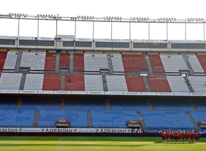 Temporada 13/14. Entrenamiento. Simeone hablando con el equipo durante el entrenamiento en el Vicente Calderón