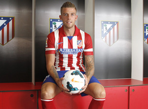 Alderweireld fue presentado como nuevo jugador rojiblanco en el Vicente Calderón el martes 10 de septiembre
