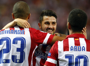 Temporada 2013/2014 Atlético de Madrid - Zenit Miranda, Arda Turan y David Villa celebrando el gol