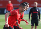Temporada 19/20. Entrenamiento en la ciudad deportiva Wanda. Vitolo realizando ejercicios durante el entrenamiento