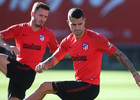 Temporada 19/20. Entrenamiento en la ciudad deportiva Wanda. Vitolo realizando ejercicios durante el entrenamiento