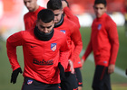 Temporada 19/20. Entrenamiento en la ciudad deportiva Wanda. Correa realizando ejercicios durante el entrenamiento