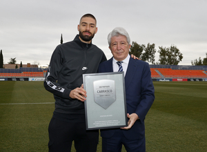 Carrasco placa 200 partidos Cerezo