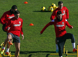 temporada 13/14. Entrenamiento en la Ciudad deportiva de Majadahonda. Villa y Sosa realizando ejercicios