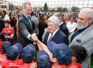 Enrique Cerezo junto a Felipe VI en Ecuador inauguración Escuela en Cuenca