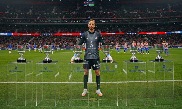 Oblak introduced his six Zamora Trophies as Atleti goalkeeper